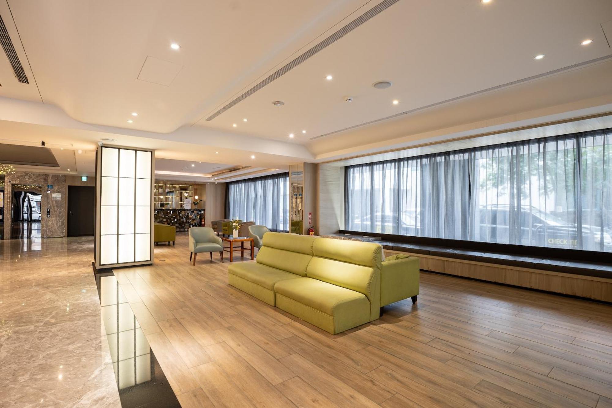 Check Inn Taichung Wenxin Zhongqing Exteriör bild