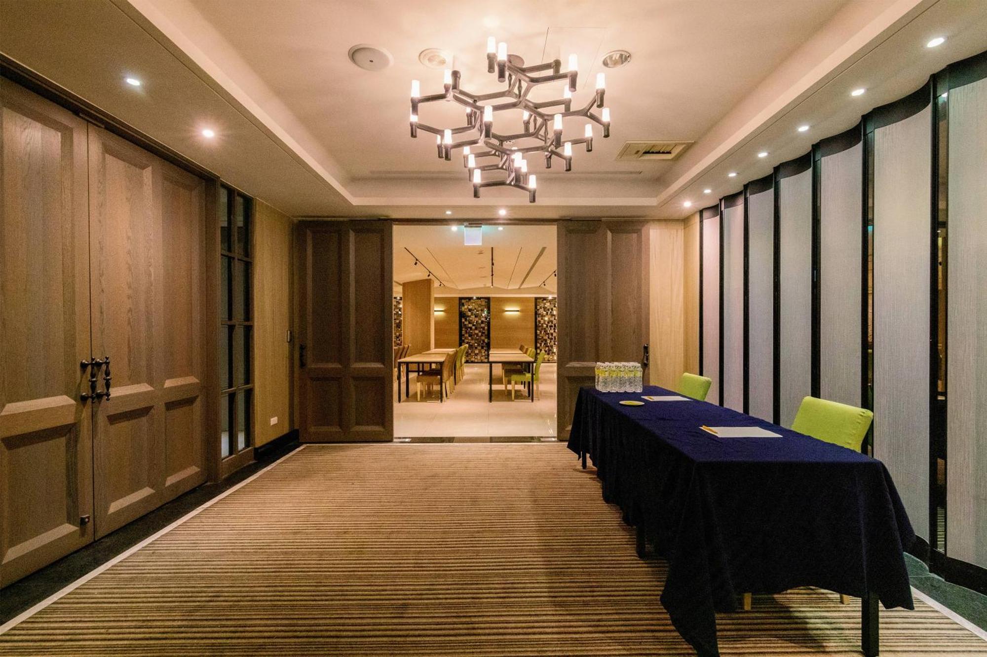 Check Inn Taichung Wenxin Zhongqing Exteriör bild