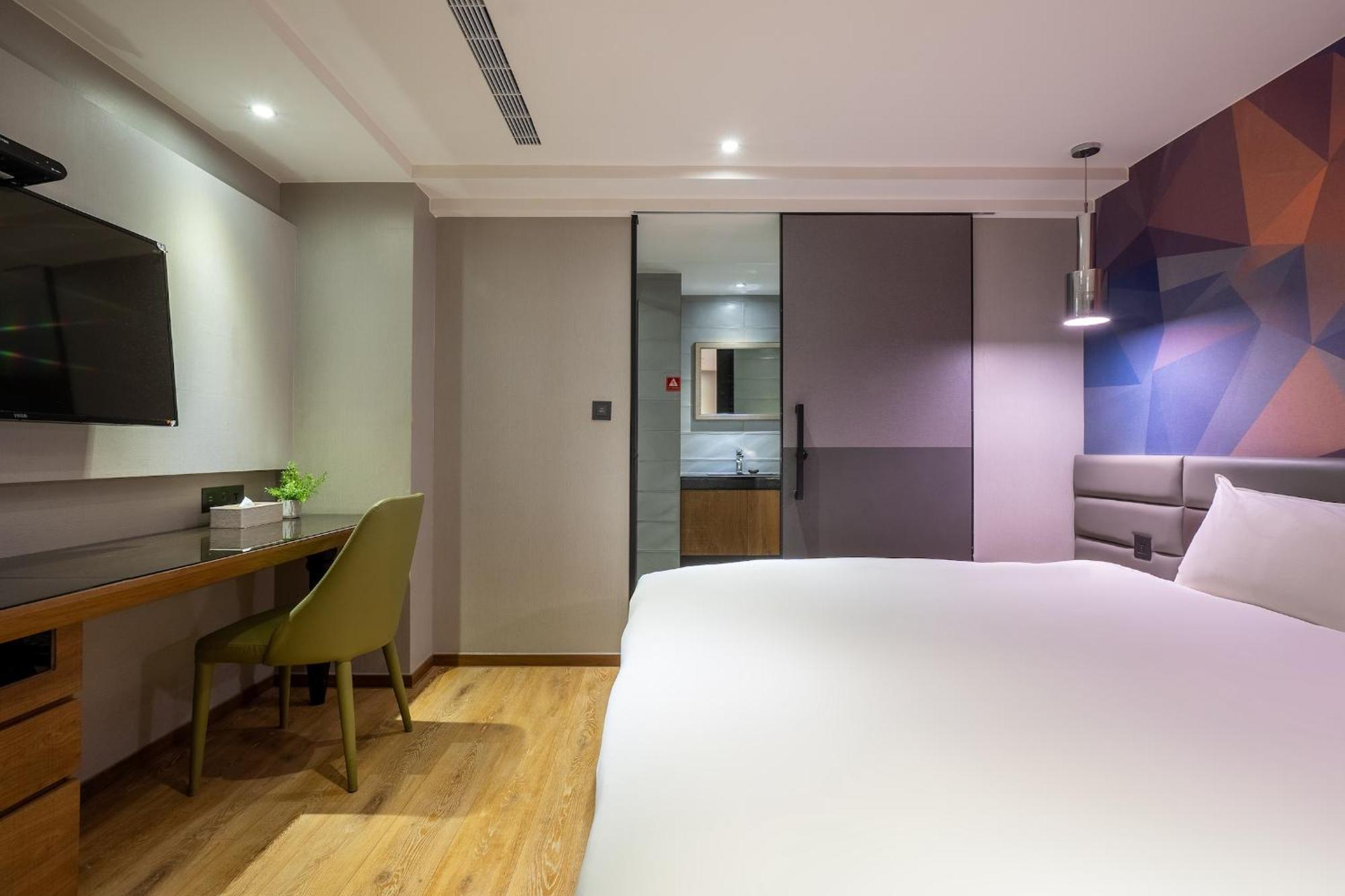 Check Inn Taichung Wenxin Zhongqing Exteriör bild