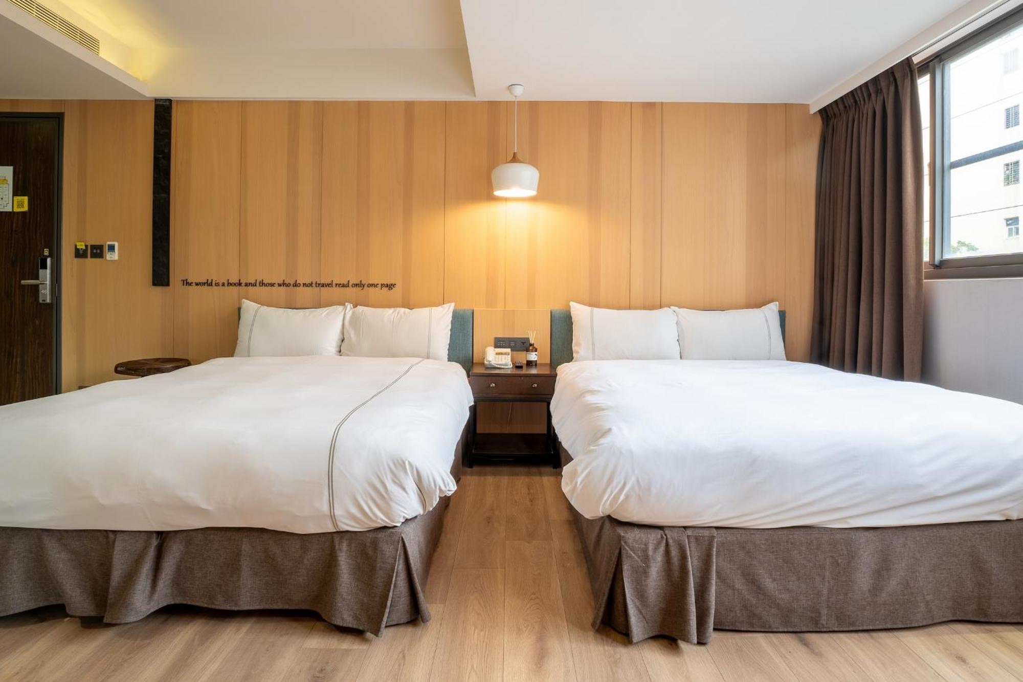 Check Inn Taichung Wenxin Zhongqing Exteriör bild