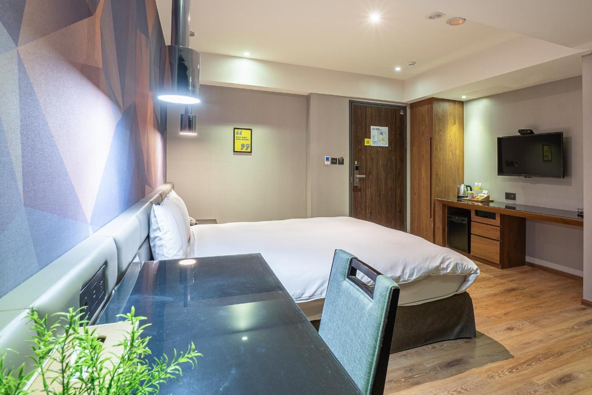 Check Inn Taichung Wenxin Zhongqing Exteriör bild
