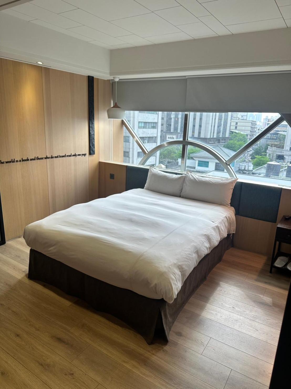 Check Inn Taichung Wenxin Zhongqing Exteriör bild